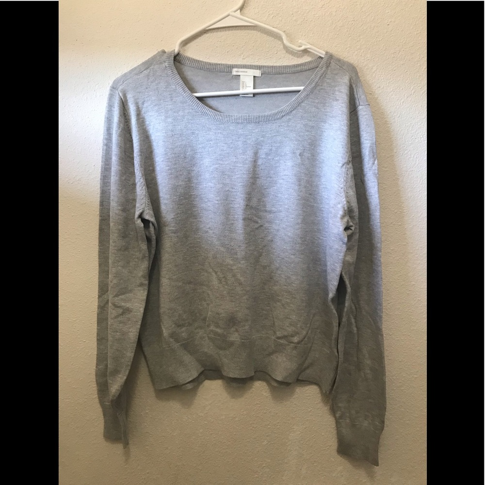 Long sleeve gray knit sweater size L.